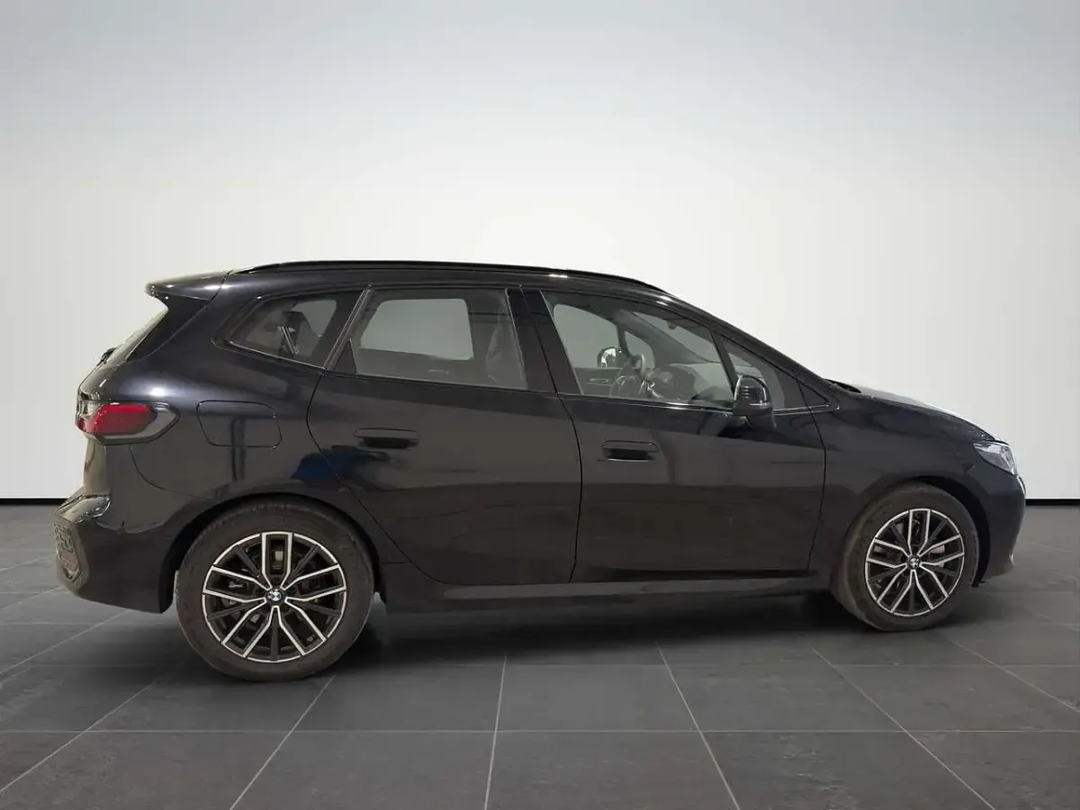 Nuova BMW 223 Active Tourer 204 CV (150 kW) 2026 Black sapphire metallizzato Monovolume