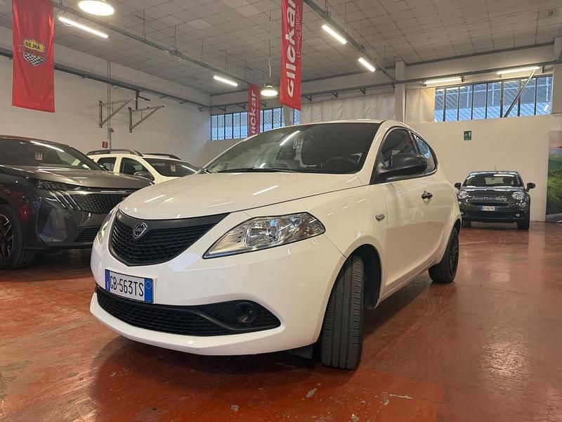 Usata Lancia Ypsilon Silver 69 CV (50 kW) 2020 Bianco Utilitaria