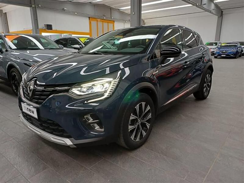 Usata Renault Captur Intens 101 CV (74 kW) 2022 Blu scuro SUV