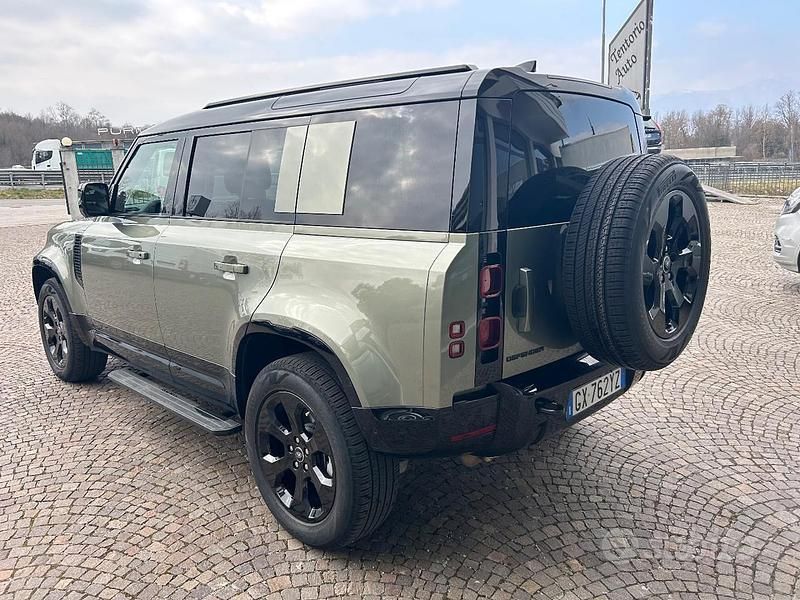 Usata Land Rover Defender SE Dynamic 200 CV (147 kW) 2025 Verde metallizzato SUV