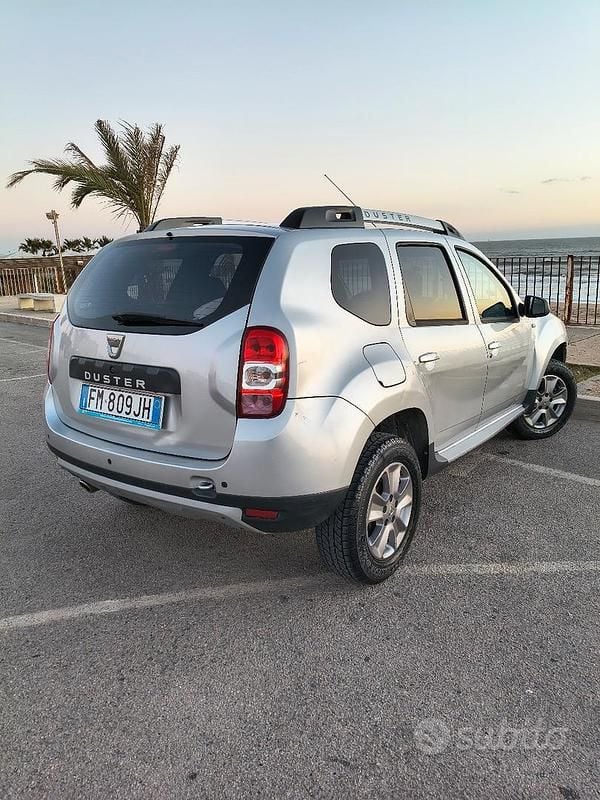 Usata Dacia Duster Lauréate 109 CV (80 kW) 2017 Grigio Berlina