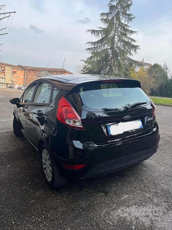 Usata Ford Fiesta 75 CV (55 kW) 2016 Nero Utilitaria