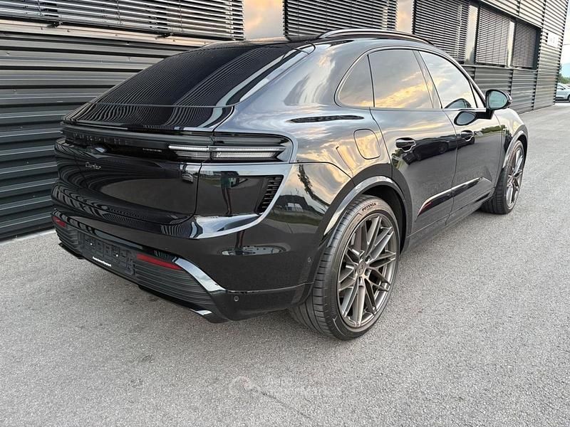 Nero Usata 2025 Porsche Macan Turbo SUV | 119.800 € (Cara) - Immagine 1/4