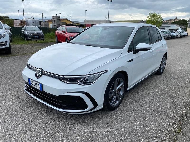 Usata VW Golf VII R-line 150 CV (110 kW) 2021 Bianco Utilitaria