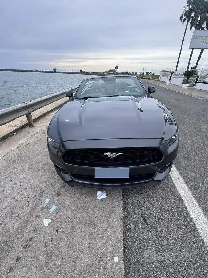 Usata Ford Mustang 317 CV (233 kW) 2017 Grigio Cabrio