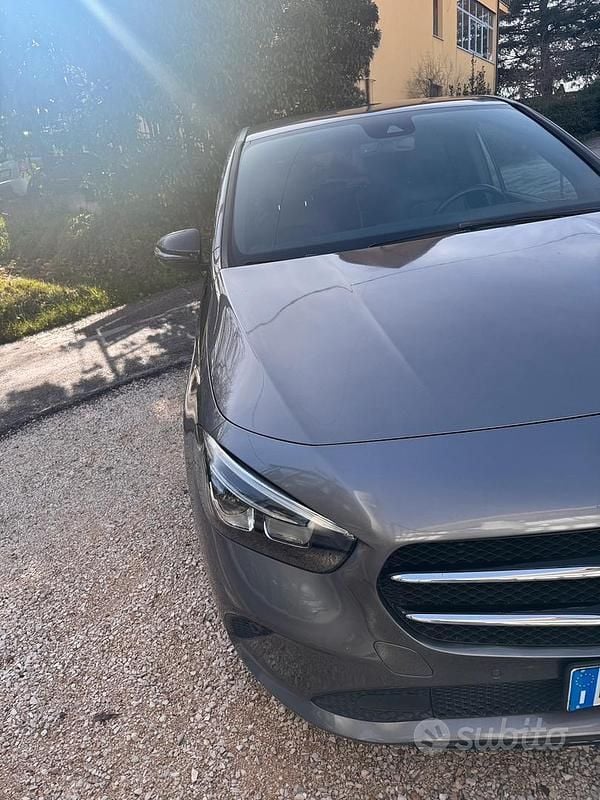 Usata Mercedes B180 116 CV (85 kW) 2019 Marrone Monovolume
