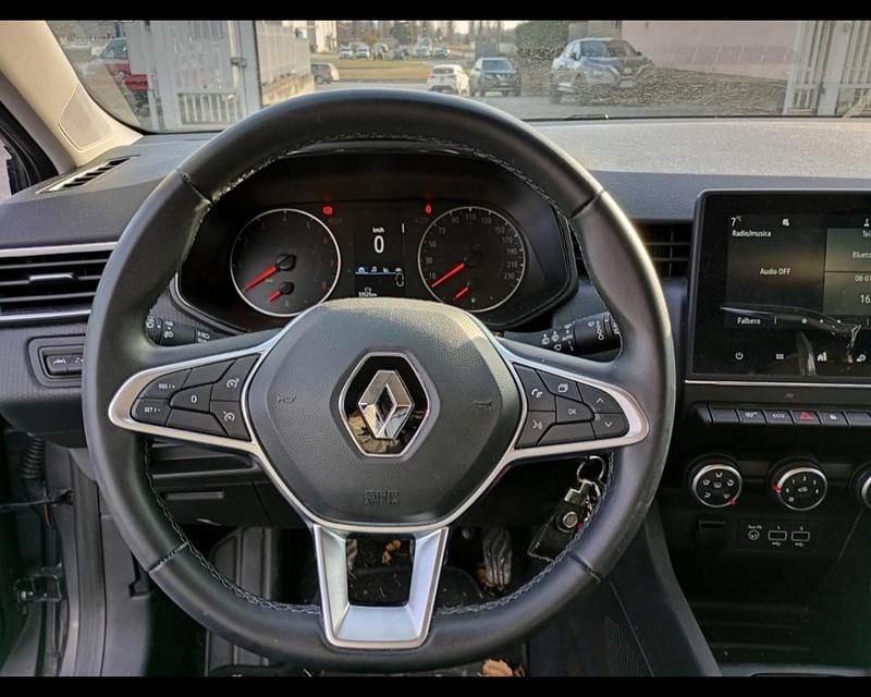 Usata Renault Clio V Equilibre 101 CV (74 kW) 2023 Grigio chiaro Utilitaria