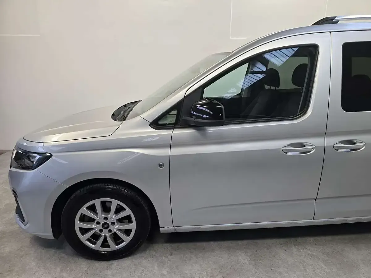 Usata Ford Tourneo Connect Titanium 122 CV (89 kW) 2024 Argento Monovolume