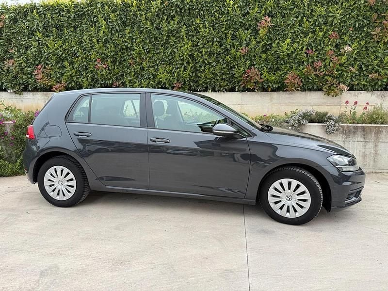 Usata VW Golf VII Business 89 CV (65 kW) 2018 Grigio Berlina