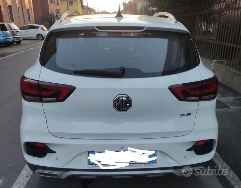 Usata MG ZS Luxury 111 CV (81 kW) 2022 Bianco Berlina