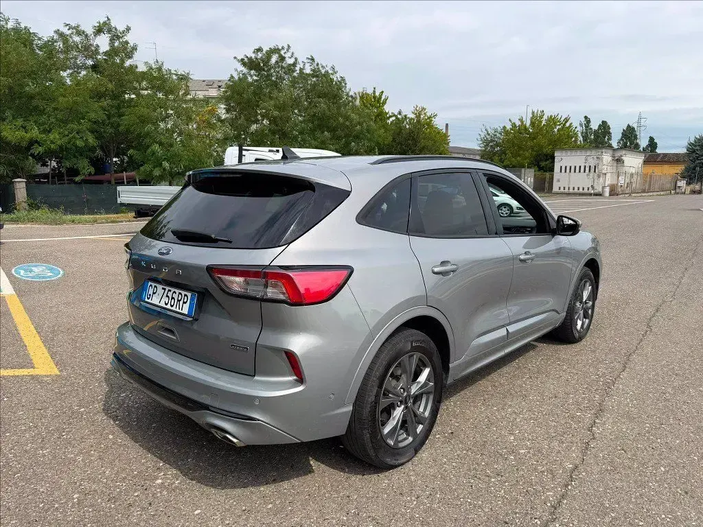 Usata Ford Kuga ST-Line X 225 CV (165 kW) 2023 Solar yellow (metallizzato) SUV
