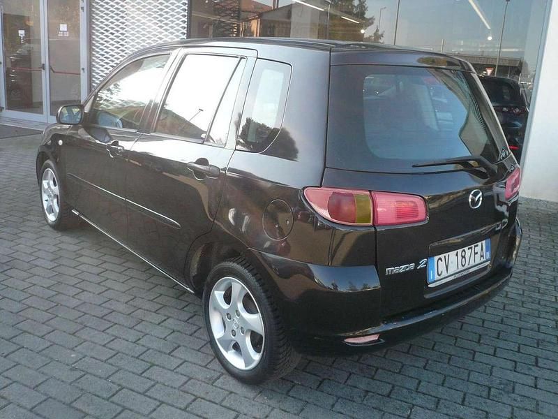 Usata Mazda 2 68 CV (50 kW) 2005 Nero Monovolume