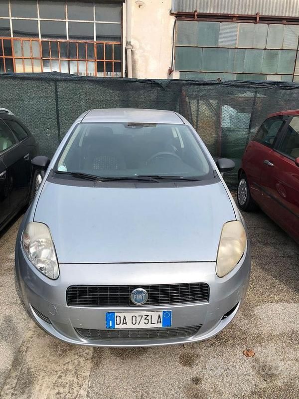 Usata Fiat Grande Punto 75 CV (55 kW) 2009 Grigio Utilitaria