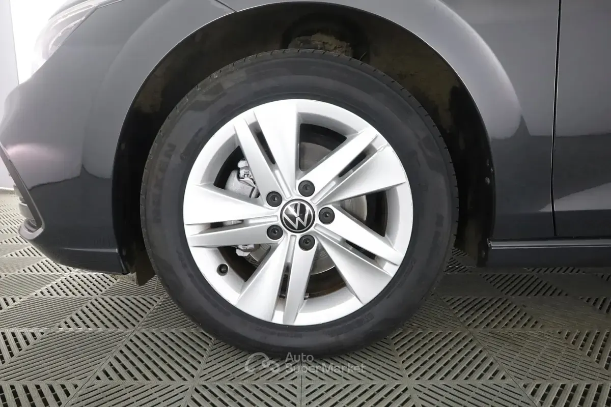 Usata VW Golf VIII Life 110 CV (80 kW) 2023 Gray