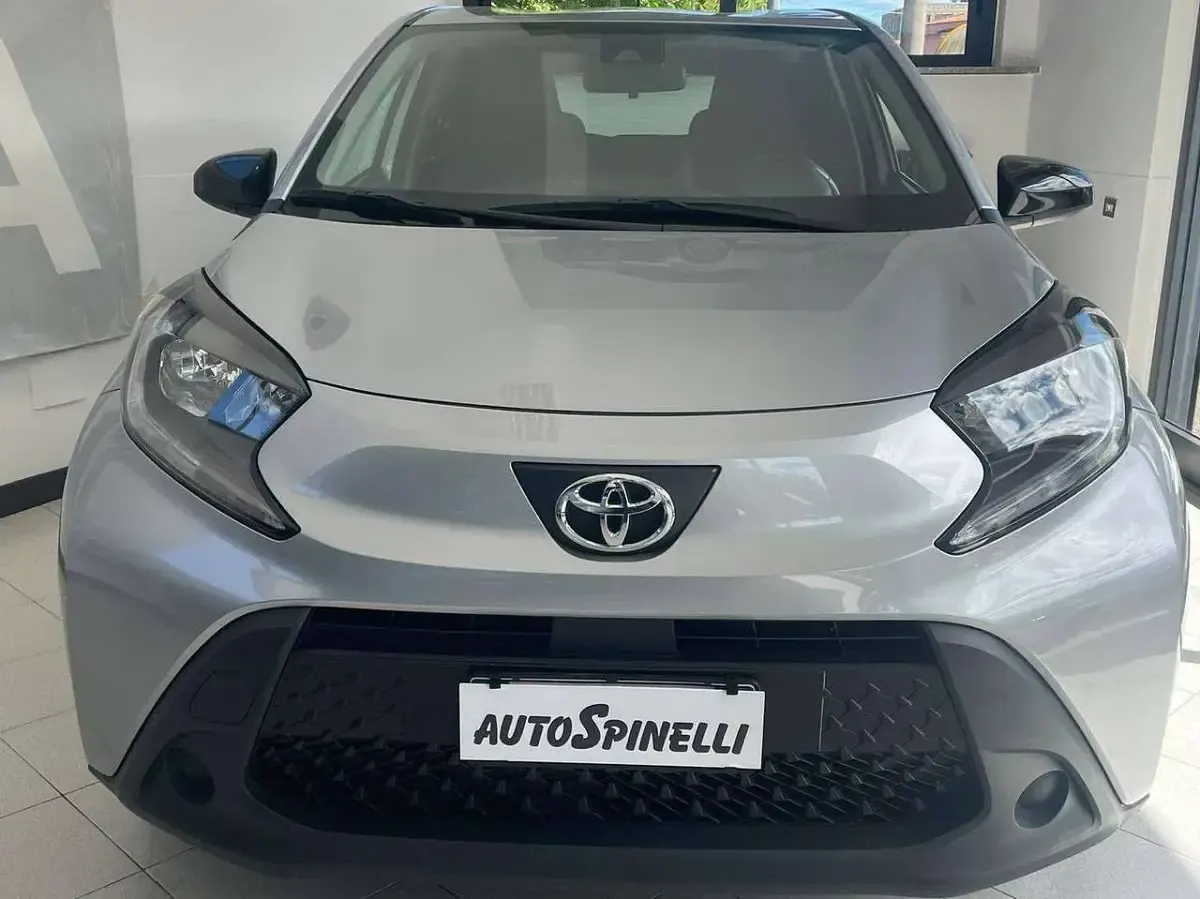 Usata Toyota Aygo X Active 72 CV (52 kW) 2022 Argento SUV