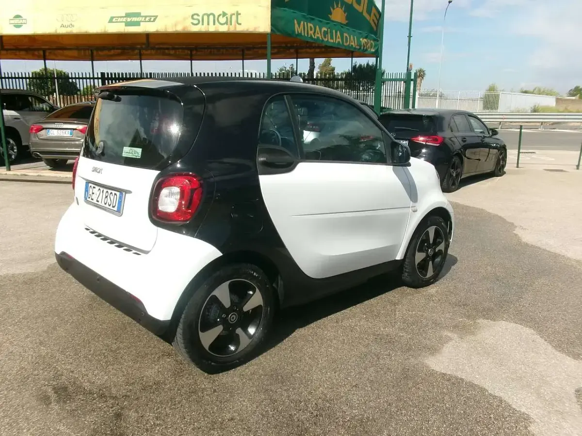Usata Smart ForTwo Coupé Passion 41 kW (56 CV) 2021 Bianco Utilitaria