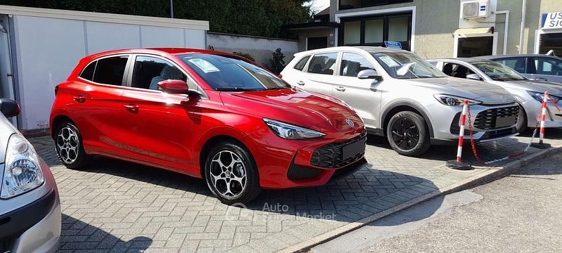 Bianco Nuova 2025 MG MG3 Luxury Due volumi | 20.700 € (Buon prezzo) - Immagine 1/4