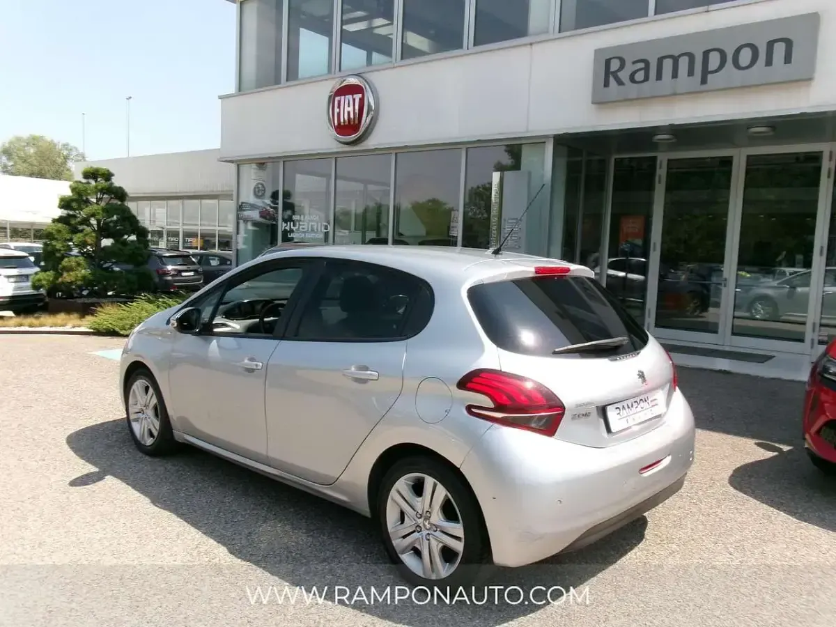 Usata Peugeot 208 Allure 82 CV (60 kW) 2018 Grigio Utilitaria
