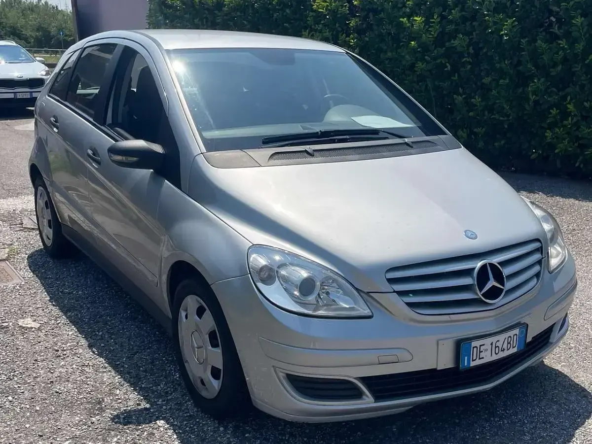 Usata Mercedes B180 109 CV (80 kW) 2006 Argento Monovolume