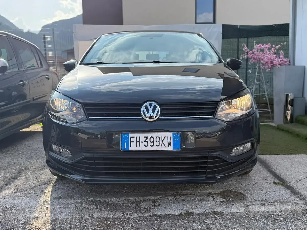 Usata VW Polo Trendline 75 CV (55 kW) 2017 Grigio Berlina