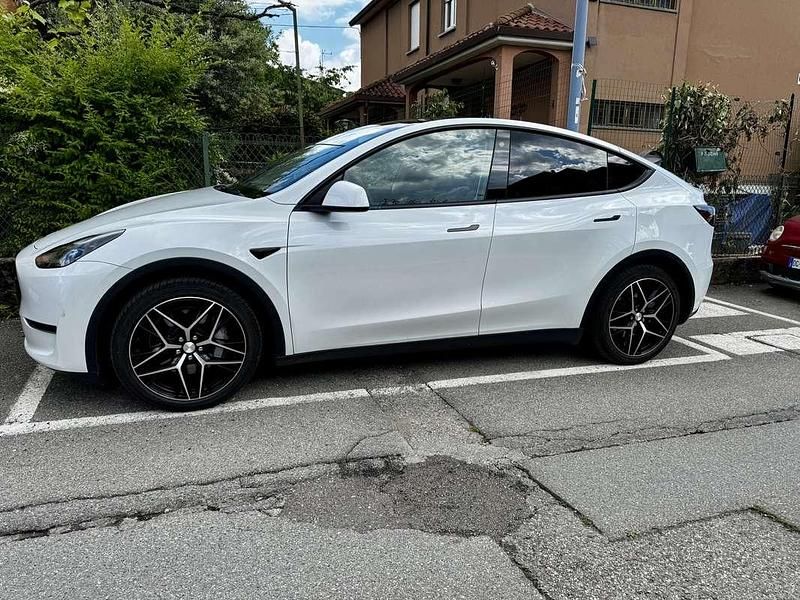 Usata Tesla Model Y 152 kW (208 CV) 2023 SUV
