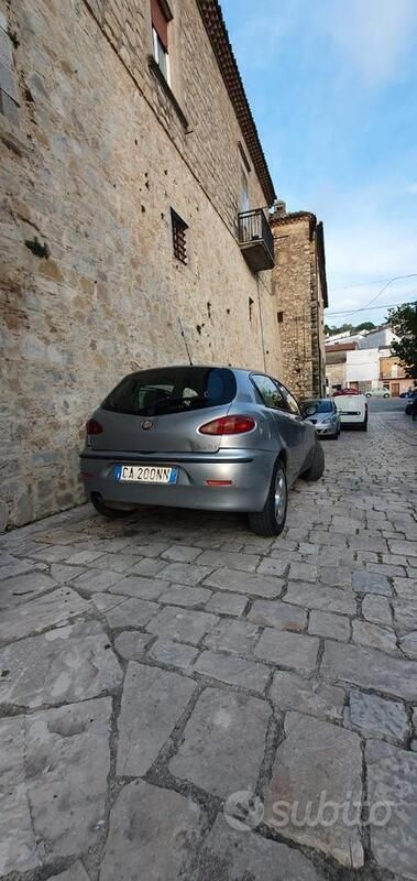 Usata Alfa Romeo 147 116 CV (85 kW) 2002 Grigio Utilitaria