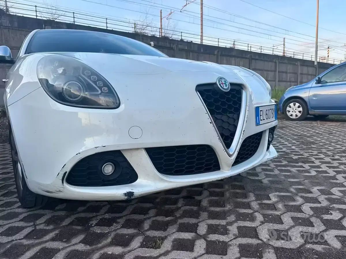 Brugt Alfa Romeo Giulietta 120 HK (88 kW) 2011 Hvid Hatchback