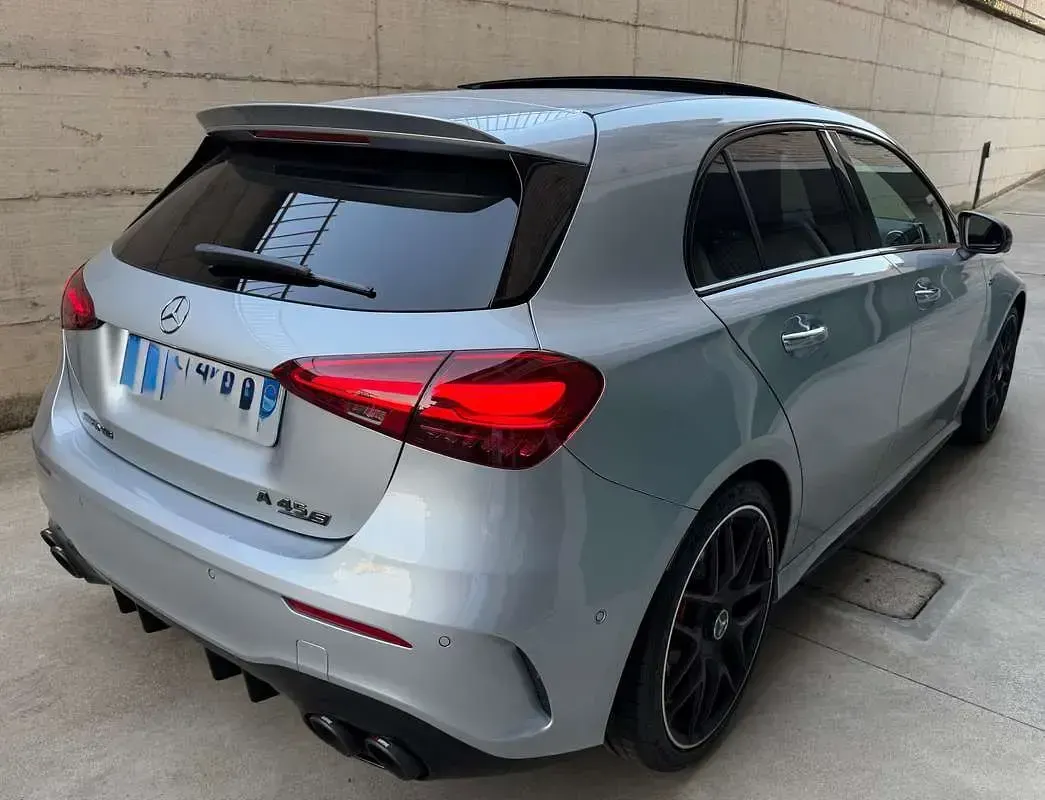 Usata Mercedes A45 AMG Premium Plus 421 CV (309 kW) 2024 Argento Utilitaria