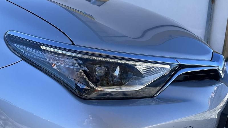 Usata Toyota Auris Hybrid Lounge 99 CV (72 kW) 2017 Berlina
