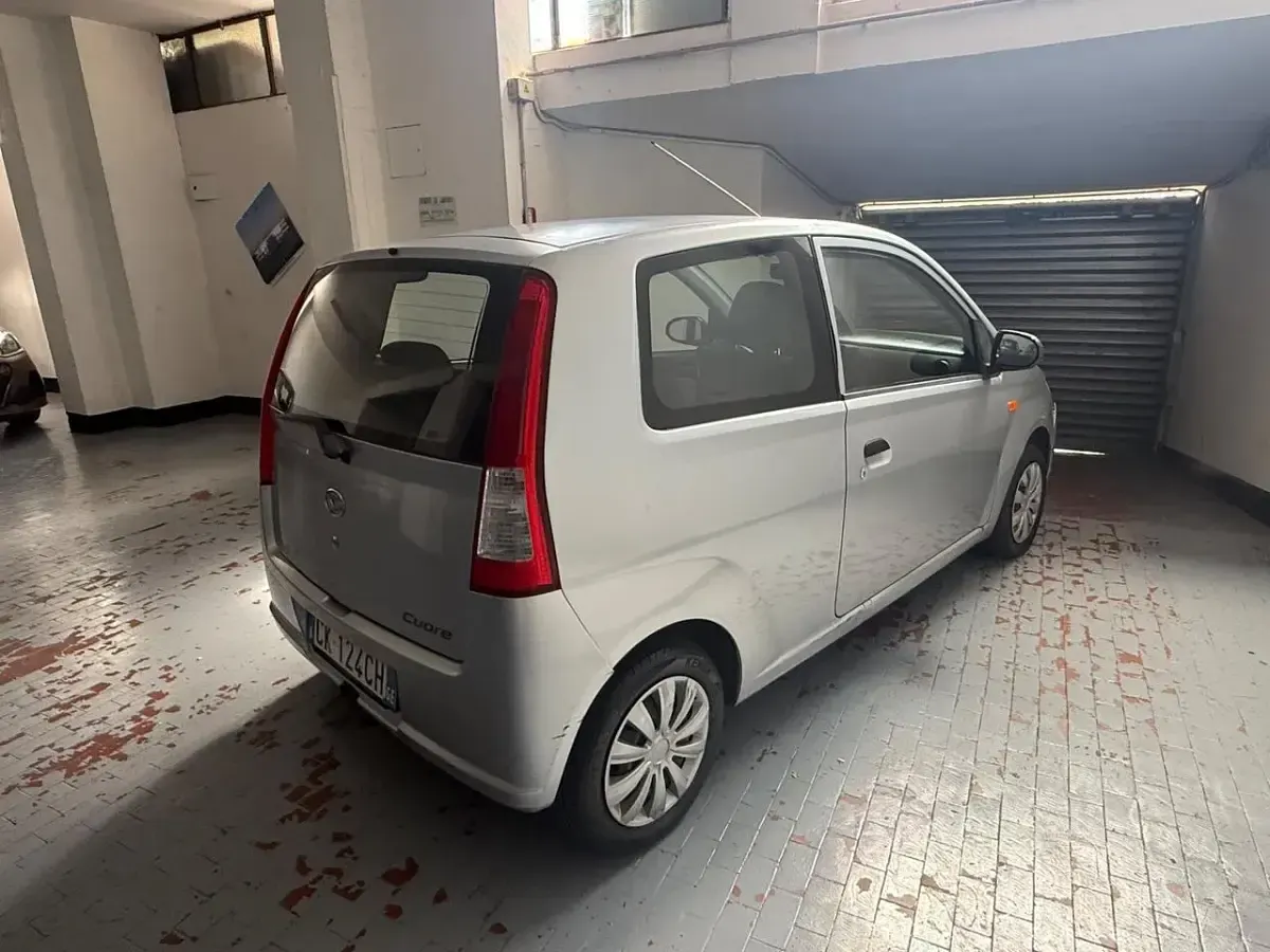 Usata Daihatsu Cuore 58 CV (42 kW) 2003 Argento Utilitaria