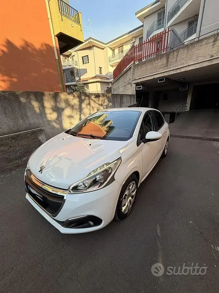 Usata Peugeot 208 75 CV (55 kW) 2016 Bianco Utilitaria