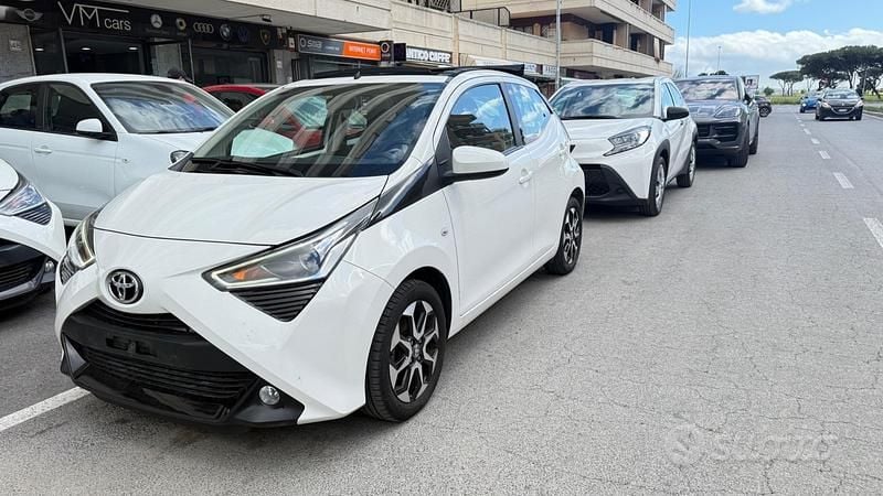 Usata Toyota Aygo Connect Style 72 CV (52 kW) 2020 Bianco Utilitaria