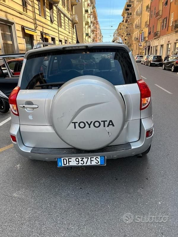 Usata Toyota RAV4 177 CV (130 kW) 2007 SUV