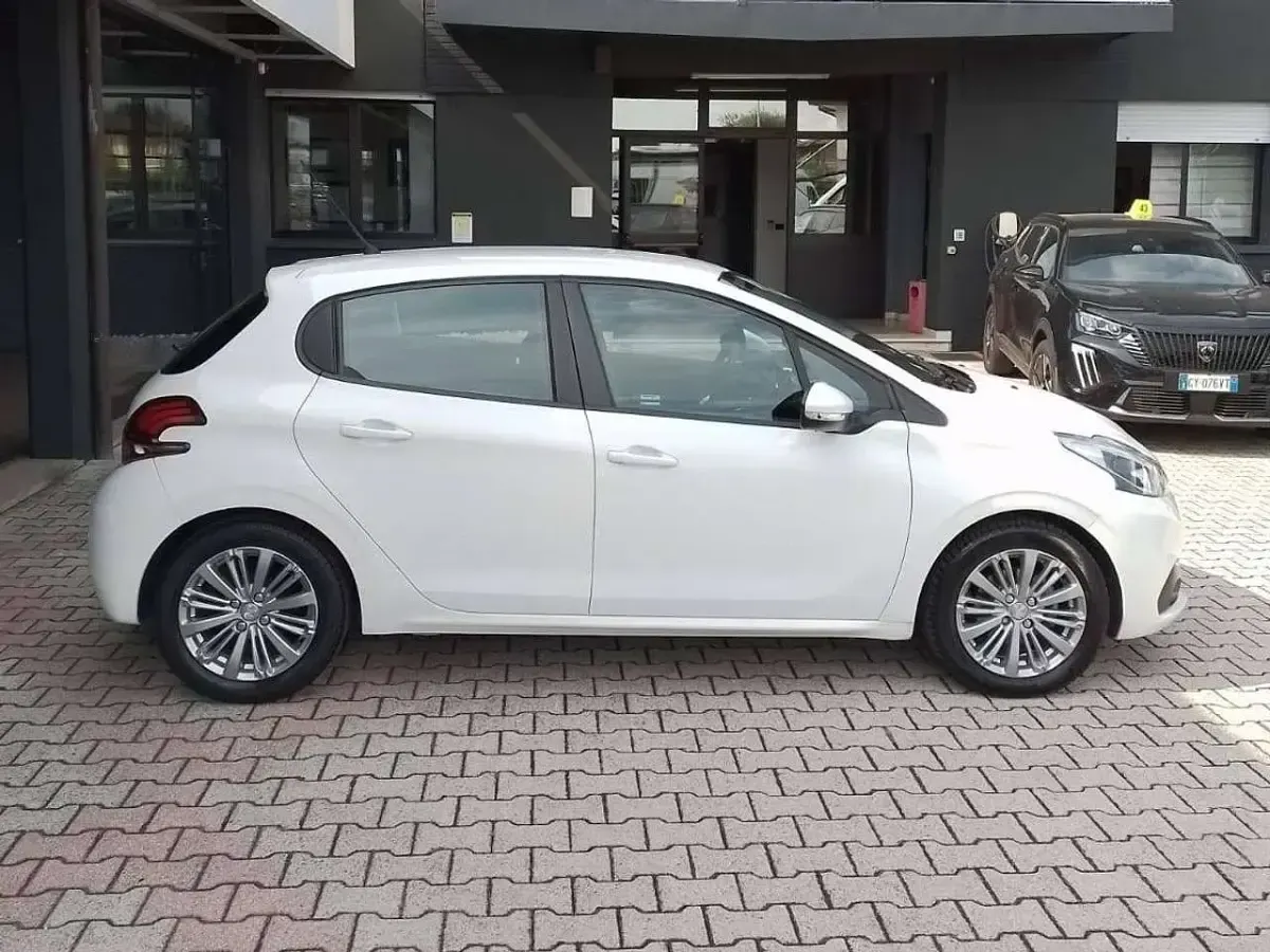 Usata Peugeot 208 Active 82 CV (60 kW) 2018 Bianco Utilitaria