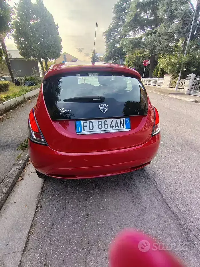 Usata Lancia Ypsilon 85 CV (62 kW) 2016 Rosso Utilitaria
