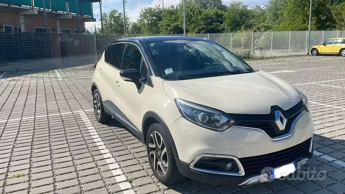 Usata Renault Captur 90 CV (66 kW) 2015 Beige SUV