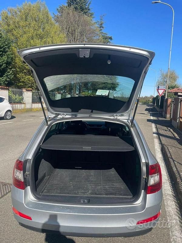 Usata Skoda Octavia 110 CV (80 kW) 2016 Grigio Utilitaria