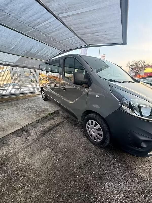 Usata Opel Vivaro 120 CV (88 kW) 2015 Grigio Monovolume