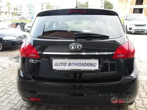 Usata Kia Venga Active 90 CV (66 kW) 2015 Nero Utilitaria