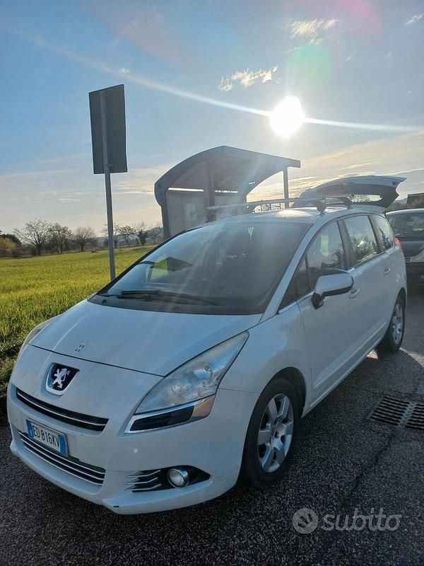 Usata Peugeot 5008 112 CV (82 kW) 2011 Bianco Monovolume