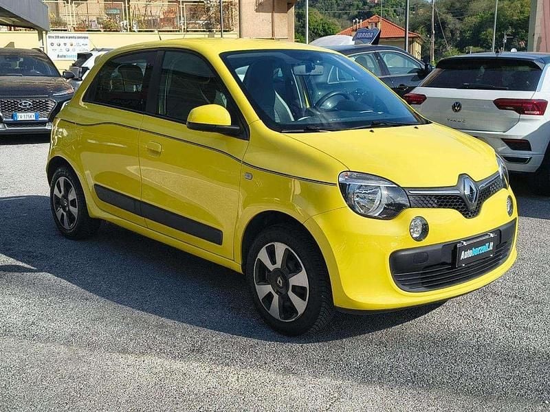Usata Renault Twingo SE 70 CV (51 kW) 2015 Giallo pastello Utilitaria