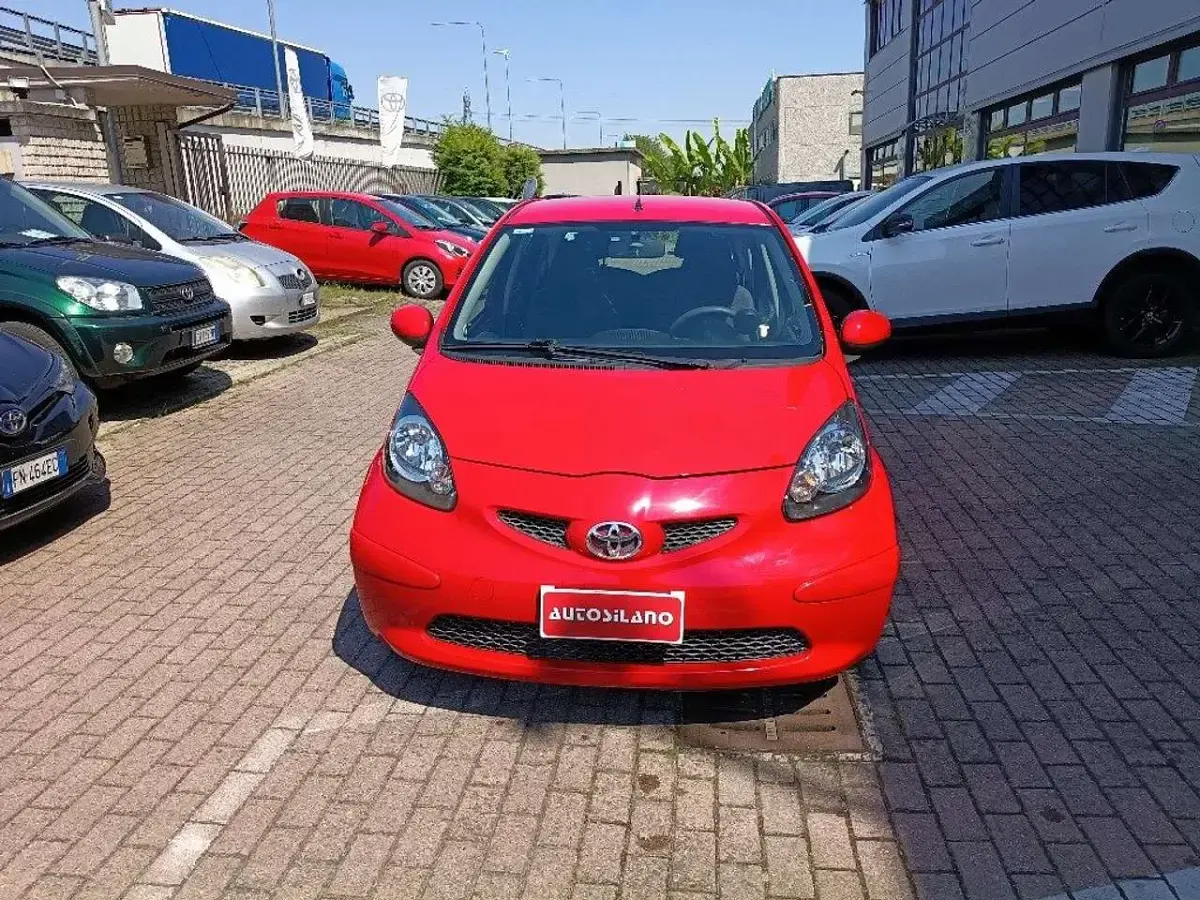 Usata Toyota Aygo Sol 68 CV (50 kW) 2007 Rosso Utilitaria