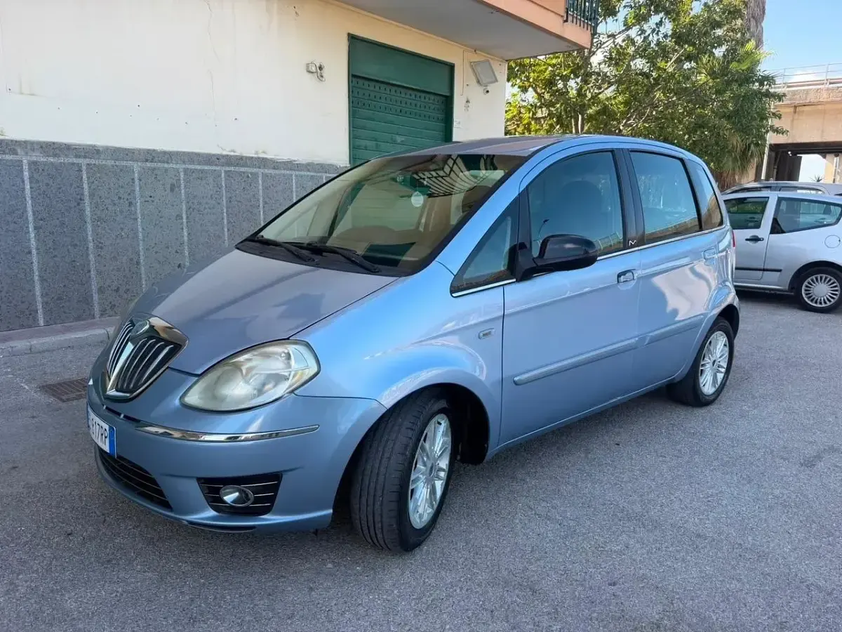 Usata Lancia Musa S 95 CV (69 kW) 2010 Blu Monovolume