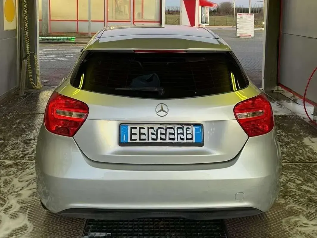 Usata Mercedes A180 Premium 109 CV (80 kW) 2013 Grigio Utilitaria