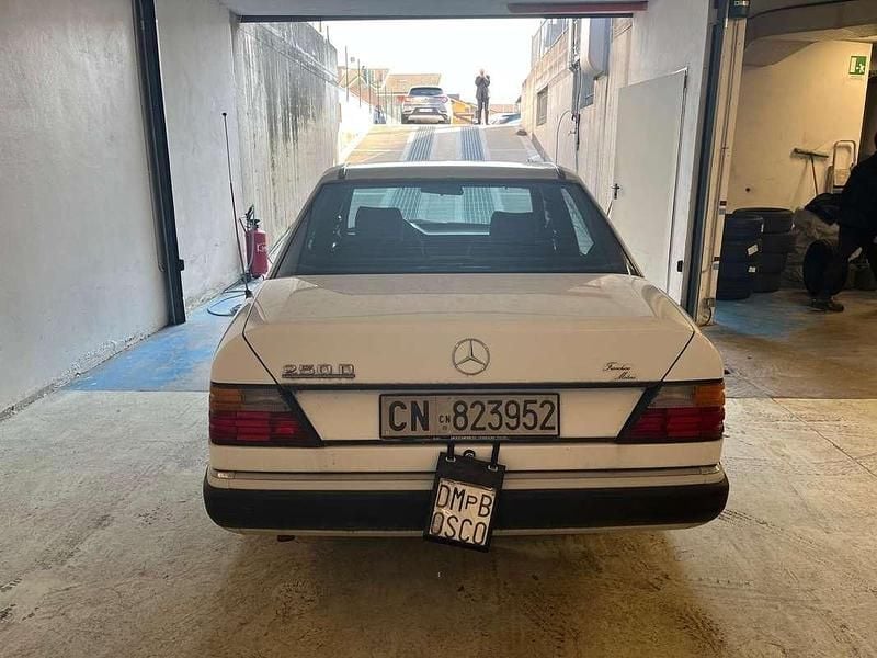 Usata Mercedes 250 94 CV (69 kW) 1990