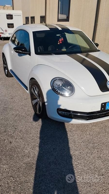 Usata VW Beetle 140 CV (102 kW) 2014 Bianco Utilitaria