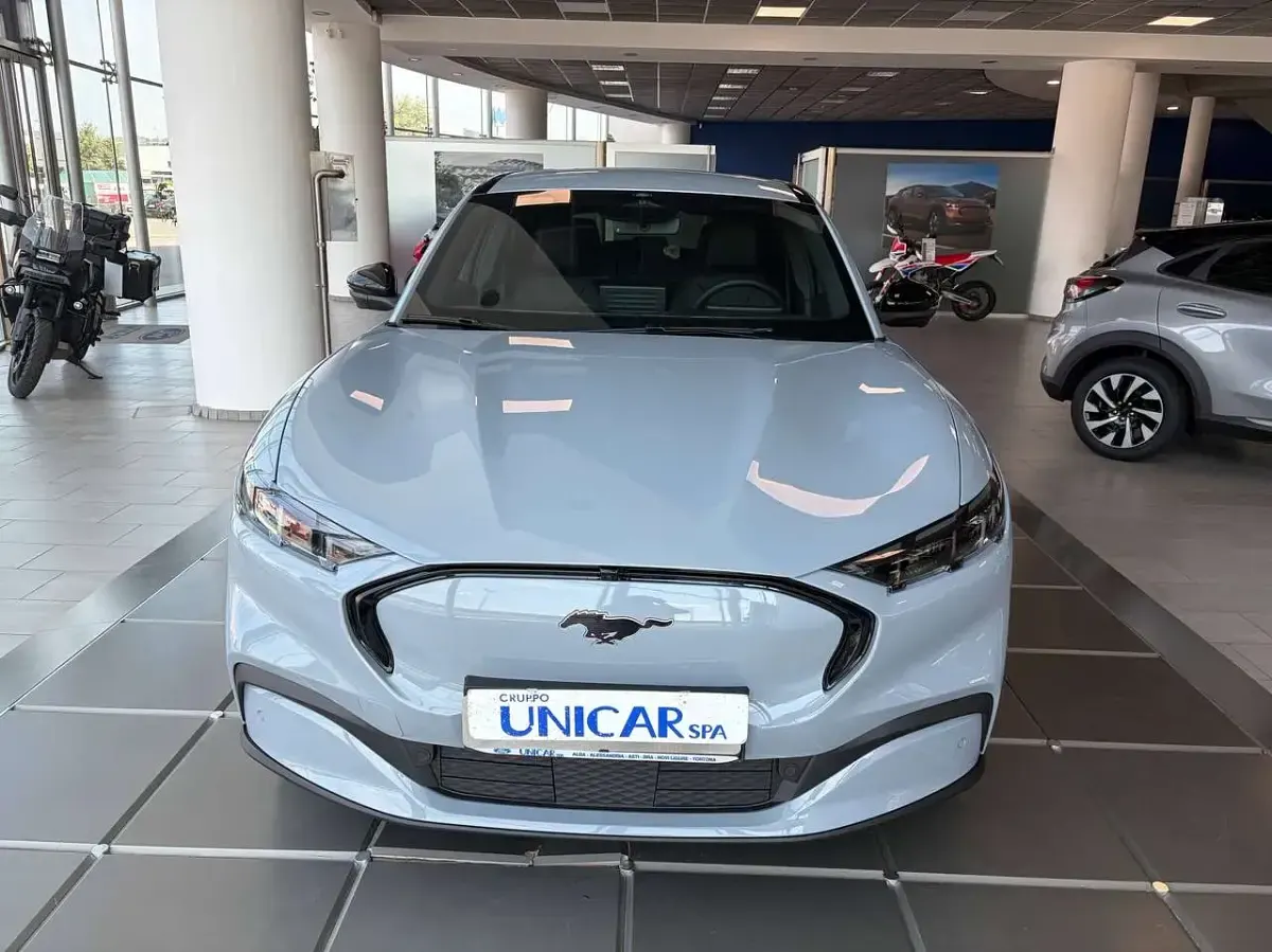 Nuova Ford Mustang Extended Range 276 CV (202 kW) 2026 Glacier grey Coupé