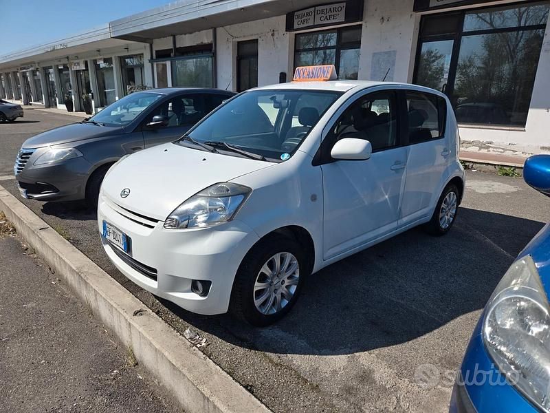 Usata Daihatsu Sirion HIRO 69 CV (50 kW) 2011 Bianco Utilitaria