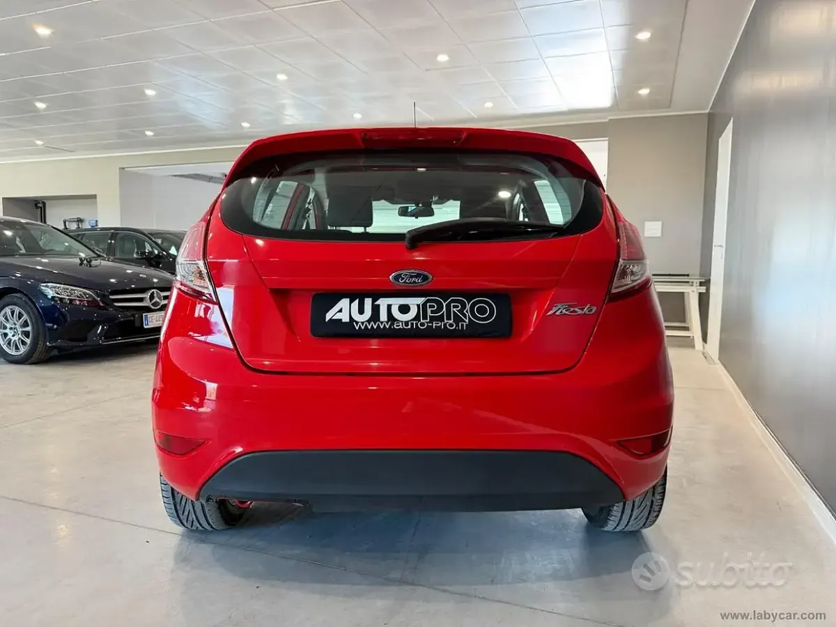 Usata Ford Fiesta 60 CV (44 kW) 2016 Rosso Utilitaria