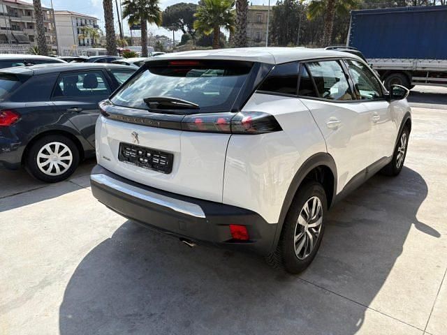 Usata Peugeot 2008 Active 110 CV (80 kW) 2021 Bianco SUV